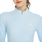Baju lengan panjang biru muda dengan kolar tegak.