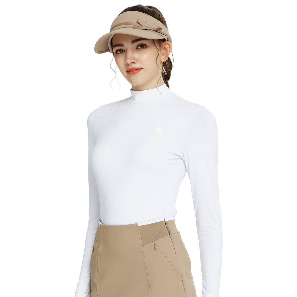 White crew neck long-sleeved undershirt