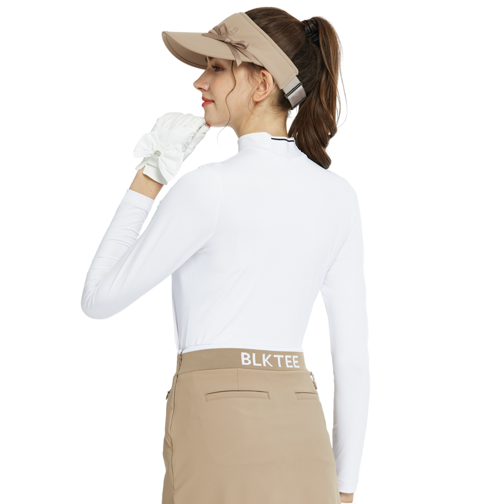 White crew neck long-sleeved undershirt