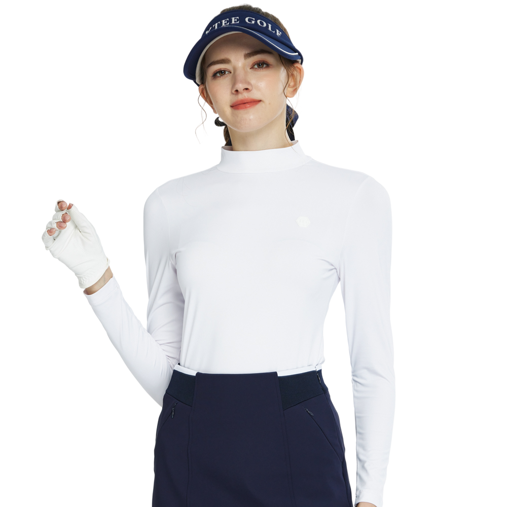 White crew neck long-sleeved undershirt