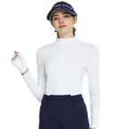 White crew neck long-sleeved undershirt