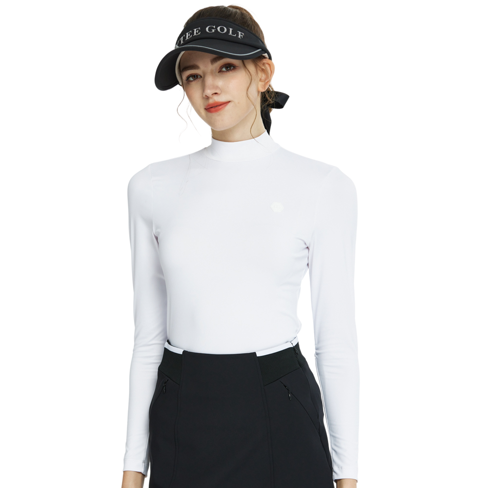 White crew neck long-sleeved undershirt