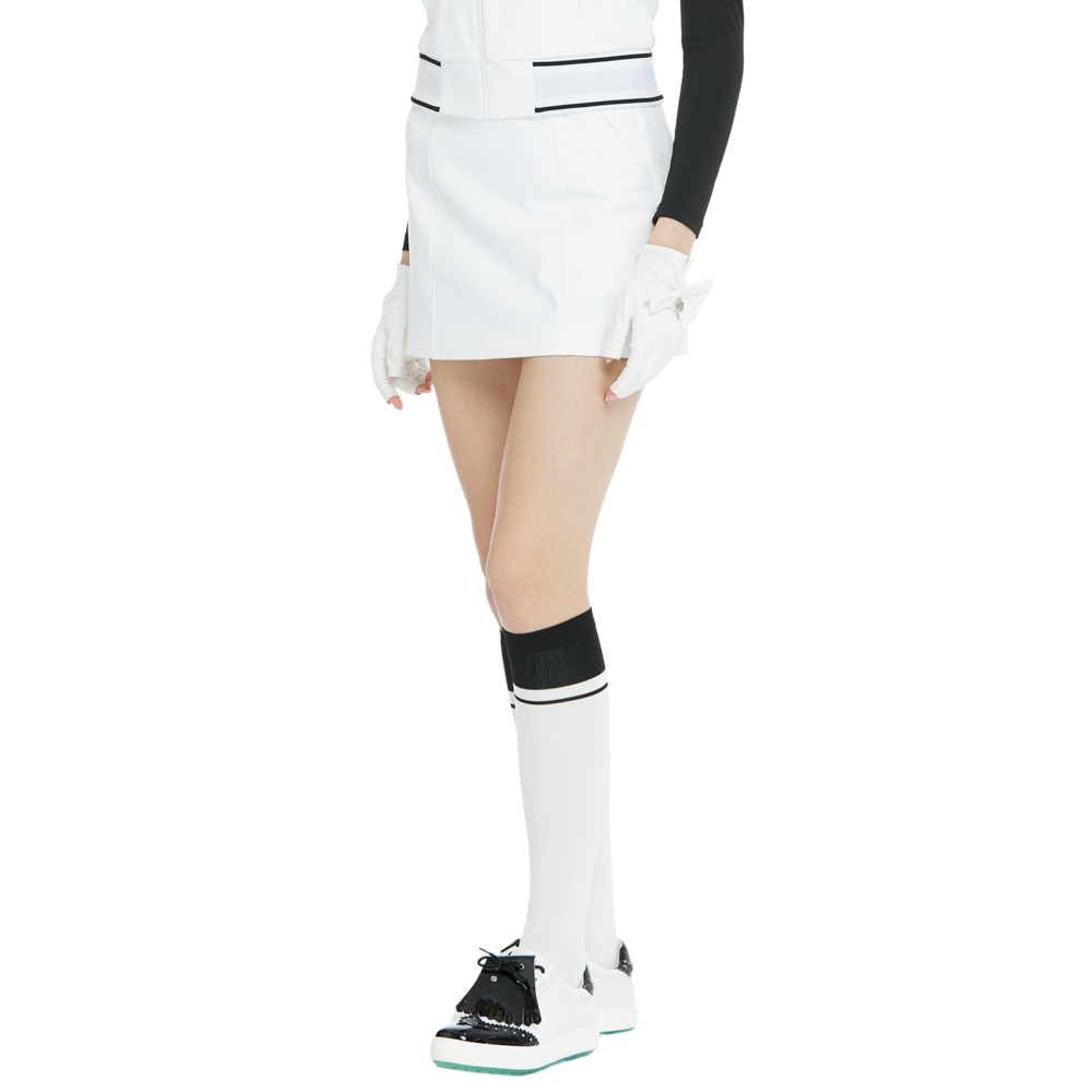 Schoolgirl style color-blocked knee-high socks (white and black)