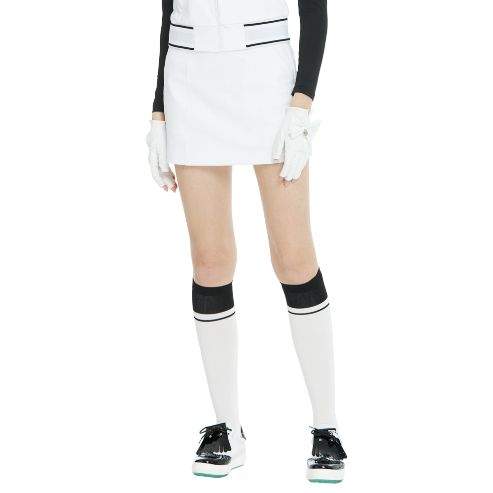 Schoolgirl style color-blocked knee-high socks (white and black)