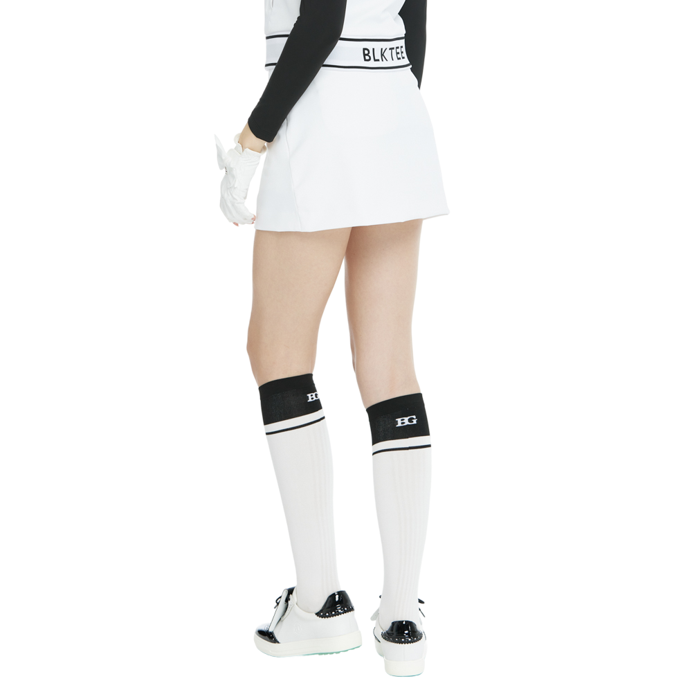 Schoolgirl style color-blocked knee-high socks (white and black)