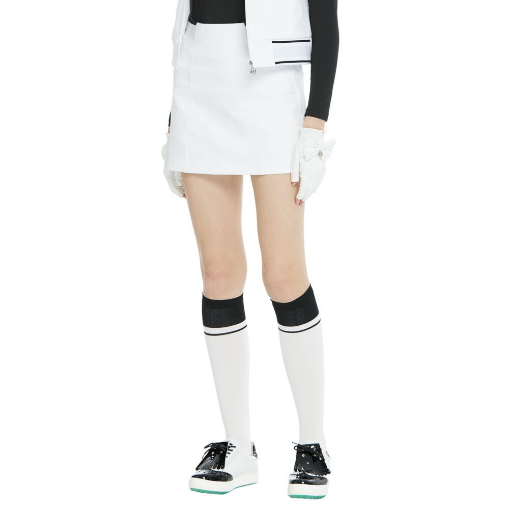 Schoolgirl style color-blocked knee-high socks (white and black)