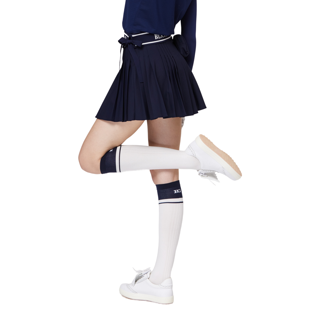 High-waisted women's pleated skirt